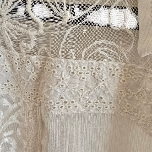 Chico's Lace Embroidered Sheer button down top Cream Size 3 / xl - Picture 3 of 5